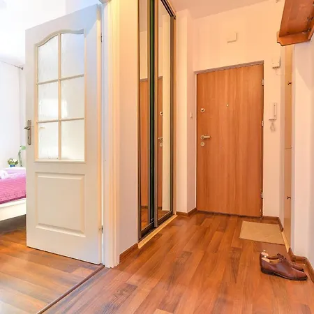 Cozy With Balcony - Palace Of Culture By Rent Like